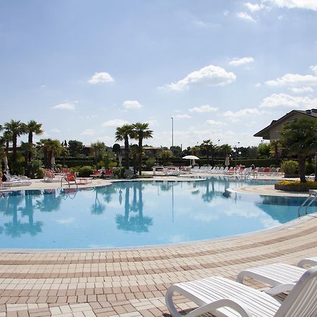 Lauri & Faggi Aparthotel Desenzano del Garda Exterior foto