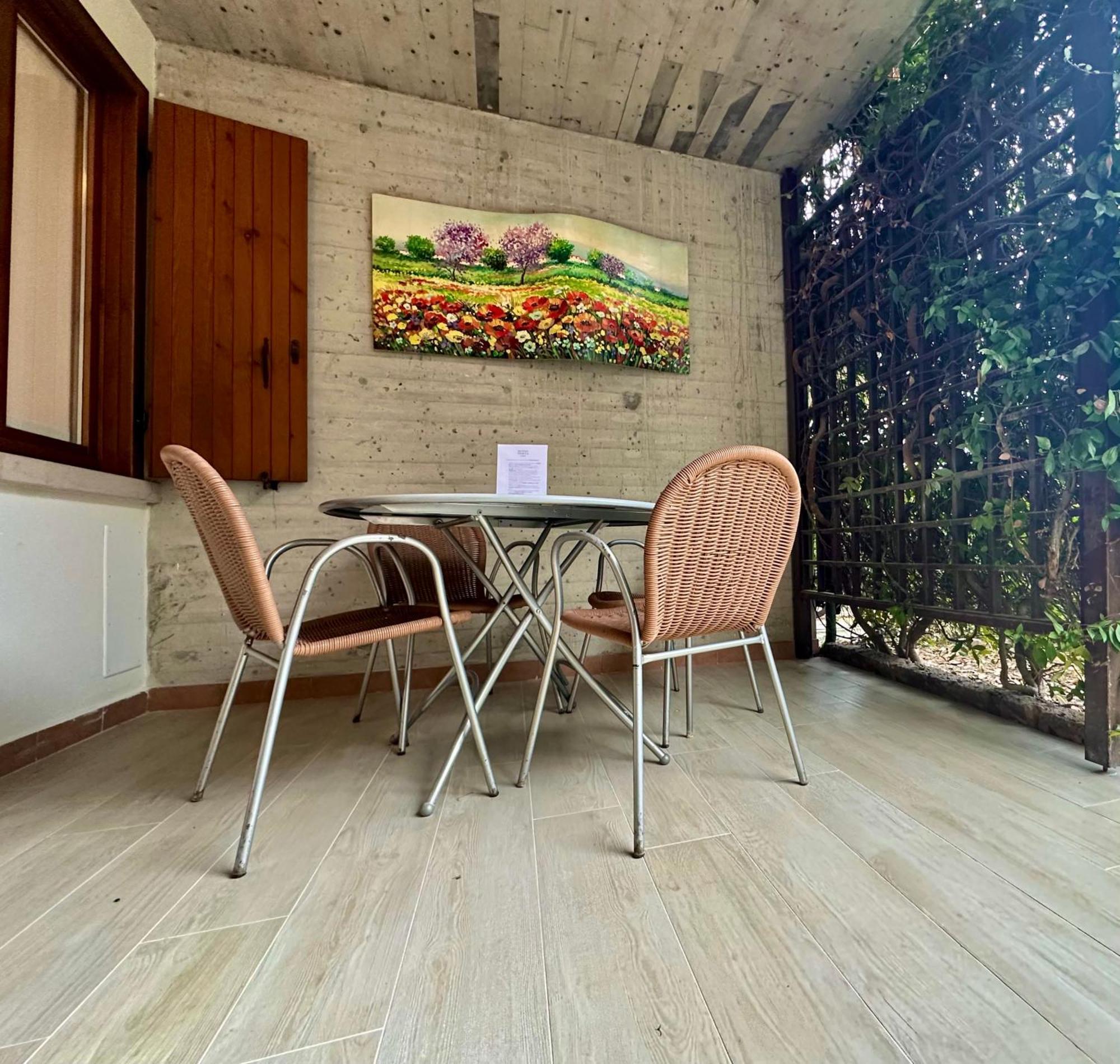 Lauri & Faggi Aparthotel Desenzano del Garda Exterior foto