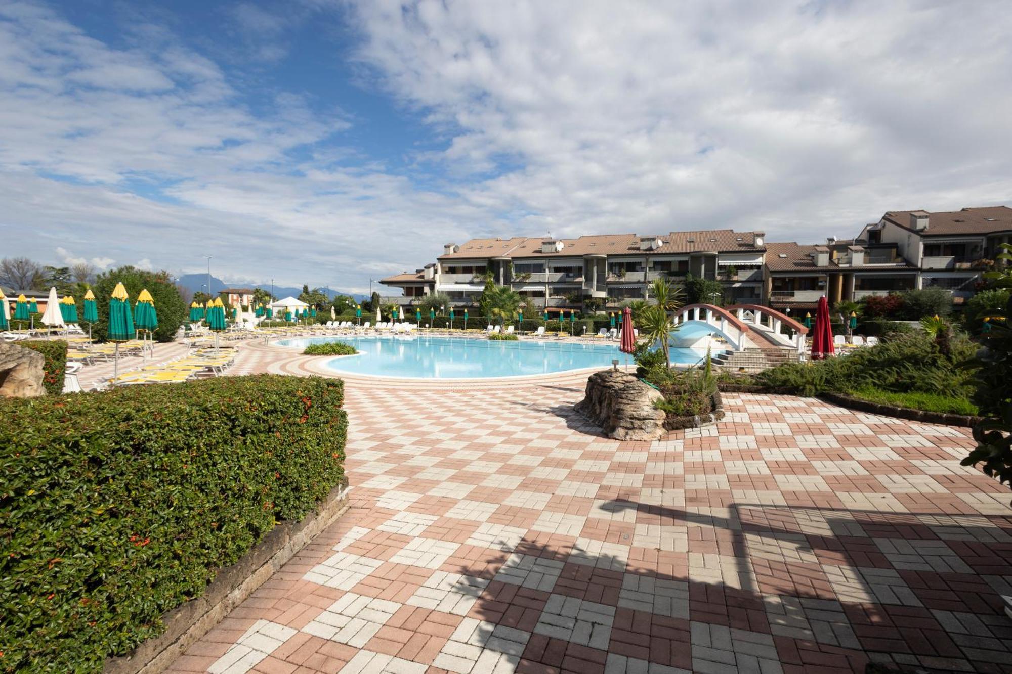Lauri & Faggi Aparthotel Desenzano del Garda Exterior foto